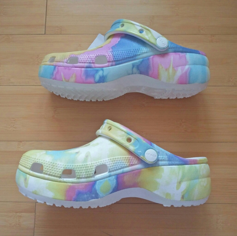 -NEW- Crocs Classic Platform Clogs Tie Dye 8 - Picture 12 of 15